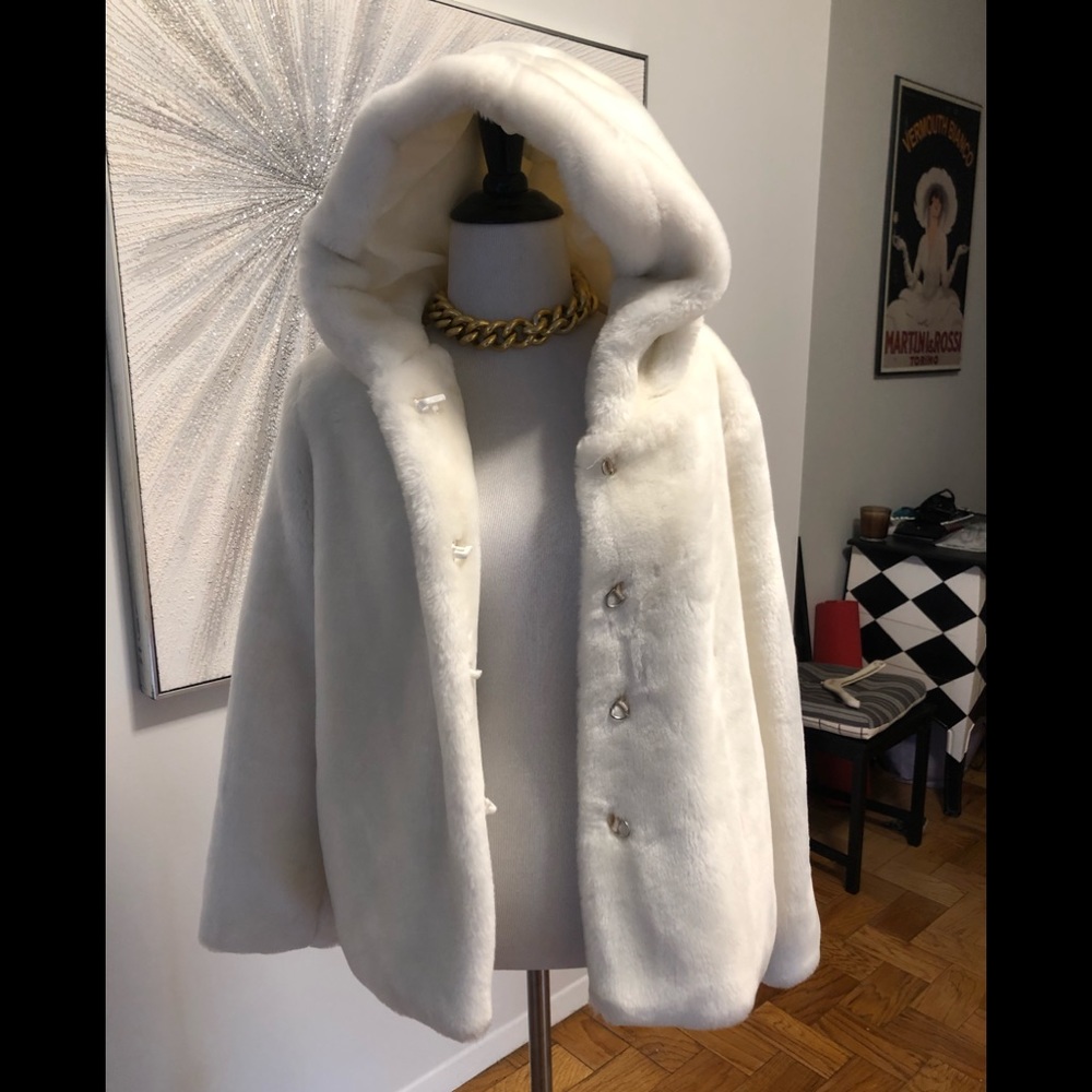 Cream/white faux fur jacket M Excellent condition!